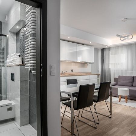 Rentplanet - Apartamenty Atal Tower Wrocław Extérieur photo