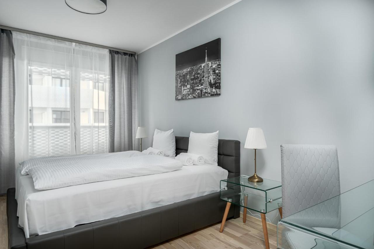 Rentplanet - Apartamenty Atal Tower Wrocław Extérieur photo
