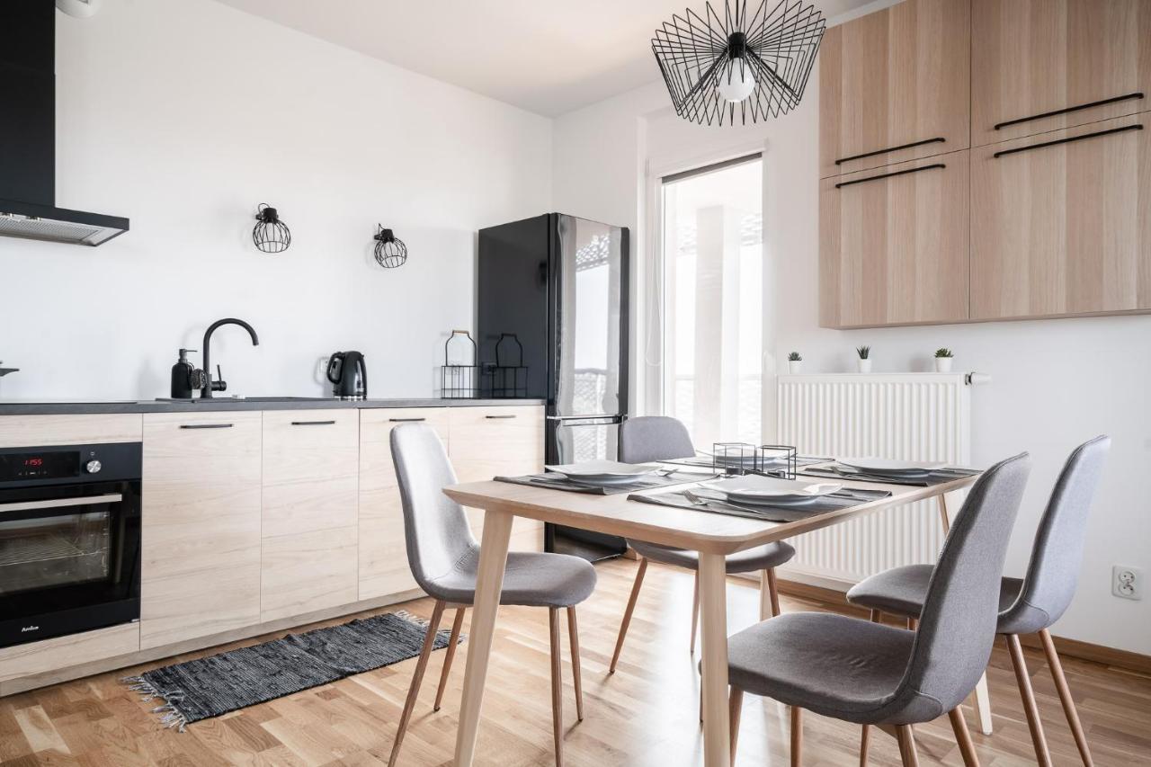 Rentplanet - Apartamenty Atal Tower Wrocław Extérieur photo