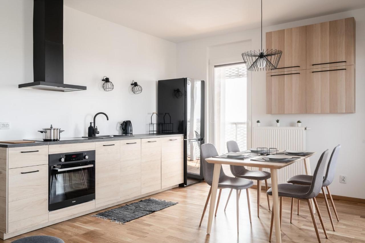 Rentplanet - Apartamenty Atal Tower Wrocław Extérieur photo