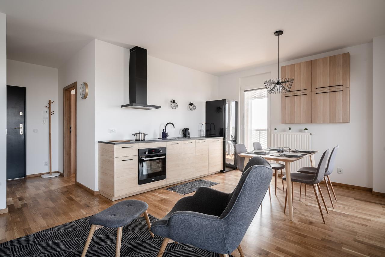 Rentplanet - Apartamenty Atal Tower Wrocław Extérieur photo