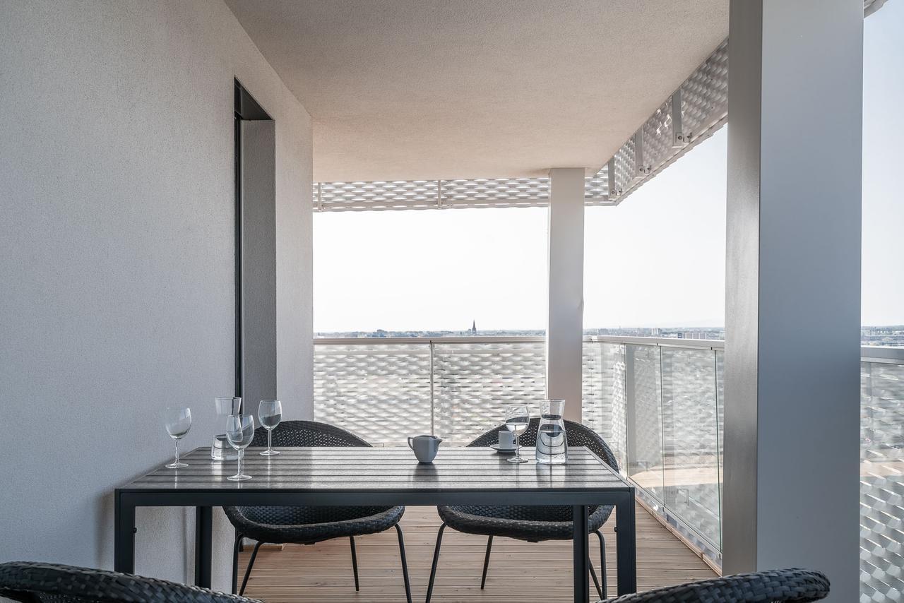 Rentplanet - Apartamenty Atal Tower Wrocław Extérieur photo