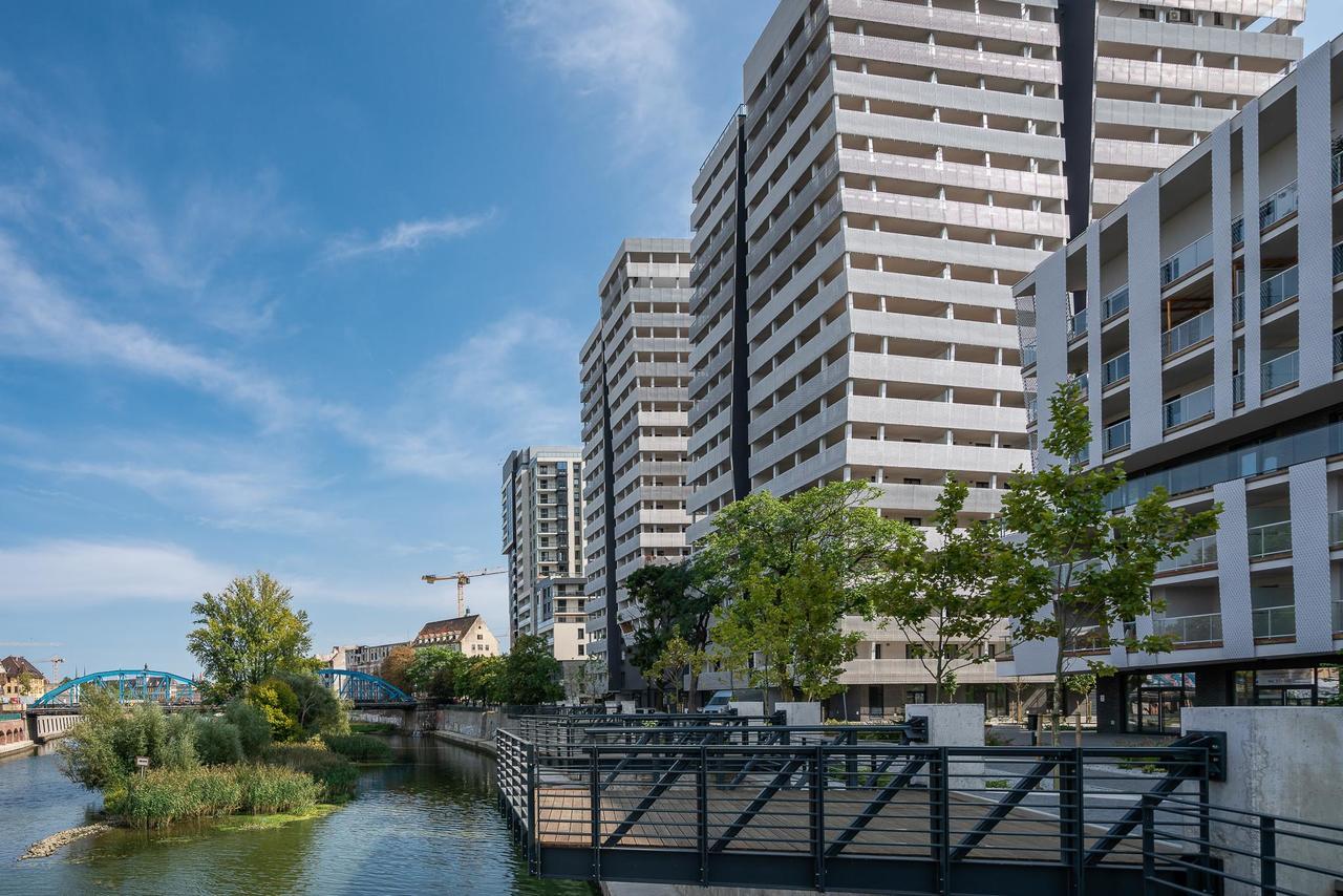 Rentplanet - Apartamenty Atal Tower Wrocław Extérieur photo