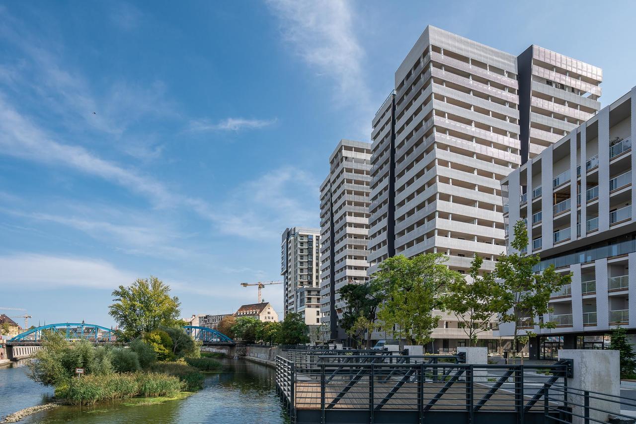 Rentplanet - Apartamenty Atal Tower Wrocław Extérieur photo